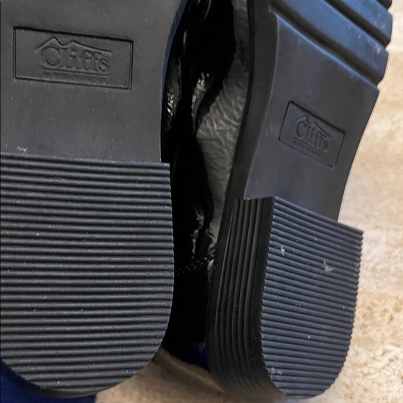 NWOT - Cliffs Patent Leather Loafers with Gold Buckle - Picture 5 of 6